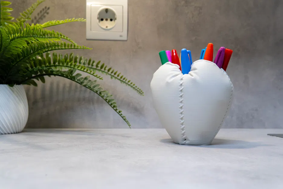 Ống cắm bút hình trái tim Soft Matter - Image 1