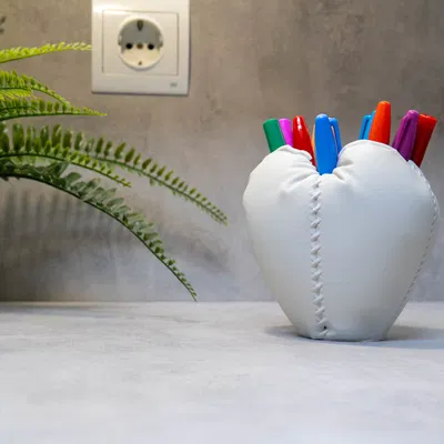 Ống cắm bút hình trái tim Soft Matter