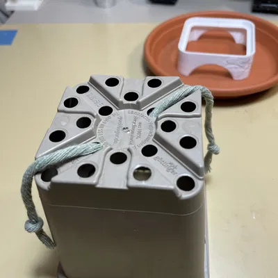 Đế nâng chậu ươm Nursery Planter Pot Riser (chậu tự tưới)