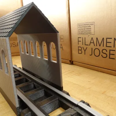 Nhà kho cho tàu chạy xuyên qua cho đường ray Lincoln Log