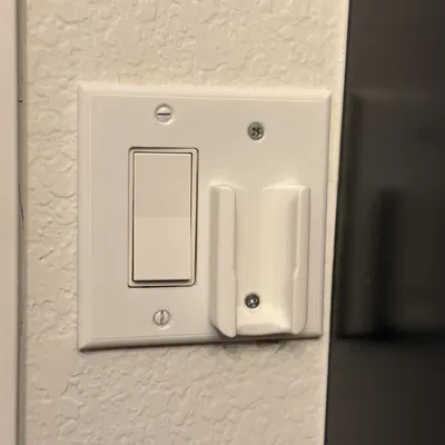 Giá treo wall plate giữ remote Fire TV (Fire TV Remote Wall Plate Holder)