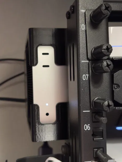 Giá treo M4 Mac mini rack mount song song với mặt rail - Image 2