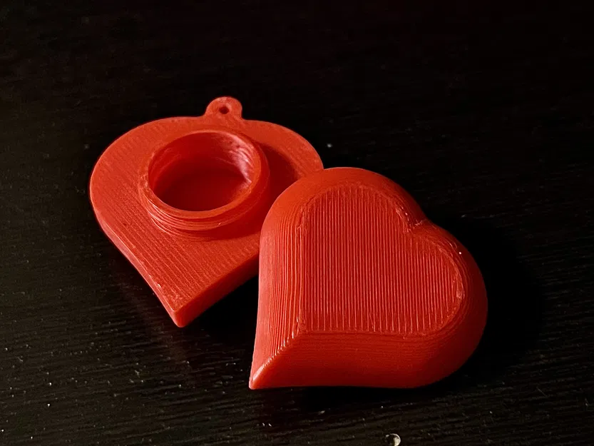 Mặt Dây Chuyền Locket Trái Tim Vặn Ren - Image 1