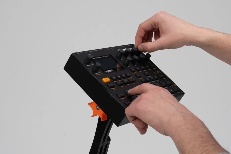 Molia – Tay đỡ nhạc cụ modular chuẩn VESA - Image 2