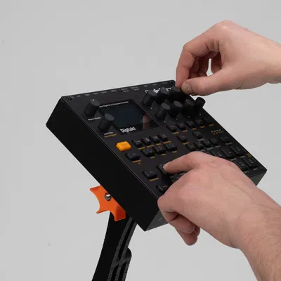 Molia – Tay đỡ nhạc cụ modular chuẩn VESA