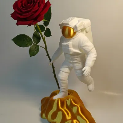 Phi Hành Gia Mơ Màng: Giá Cắm Hoa Hồng