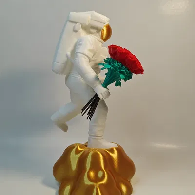 Phi Hành Gia Mơ Màng: Giá Cắm Hoa Hồng