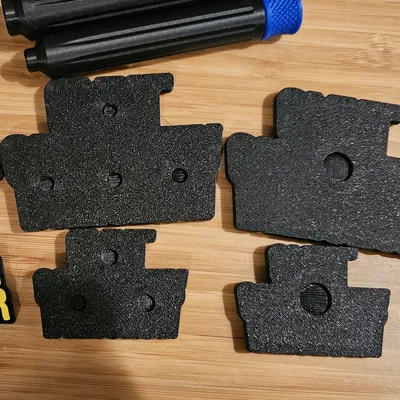 Logo Dungeon Crawler Carl (nam châm hoặc pin cài!)