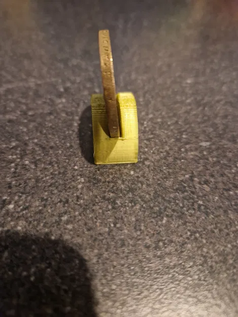 Stand trưng đồng xu £2 - Image 3