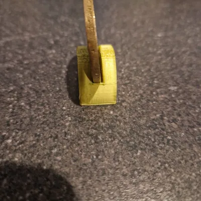 Stand trưng đồng xu £2