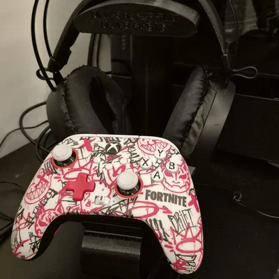 Stand Universal cho tai nghe & controller / Univerzální stojan na sluchátka a ovladač