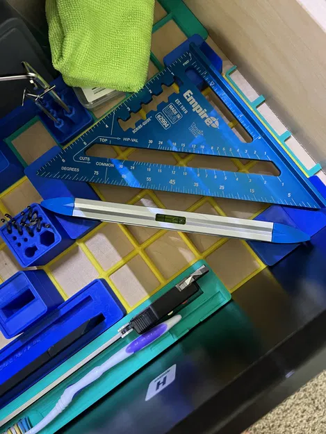 Gridfinity thước thủy Torpedo dạng chéo (Diagonal Torpedo Level Gridfinity) - Image 1