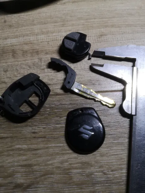 Vỏ chìa khóa Suzuki Swift thay thế (bản cải tiến) - Image 2