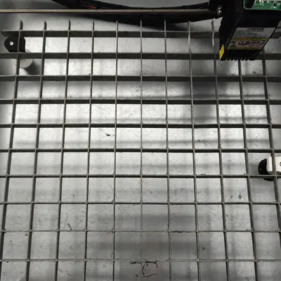 Chân cân chỉnh độ cao cho bàn làm việc máy laser