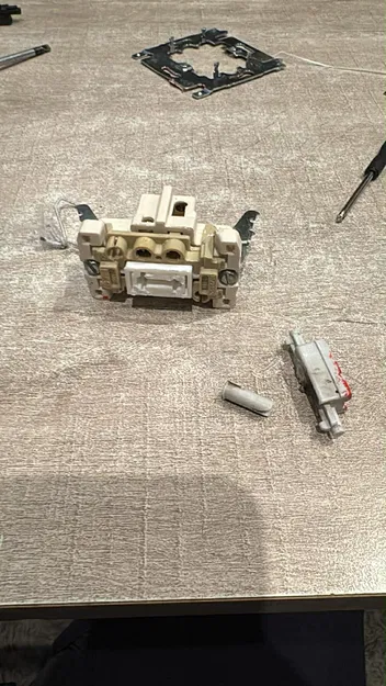 Sửa chữa công tắc Niko (lẫy gạt bên trong) - Image 2