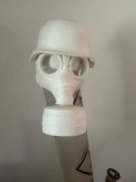 Ốp che móc kéo hình mặt nạ gas (Anhängerkupplung Gasmaske / hitch cover gasmask) - Image 1
