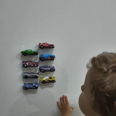 Giá treo tường trưng bày xe Hot Wheels (đỡ 2 xe)