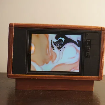 Giá đỡ điện thoại để bàn hình TV console thập niên 1980