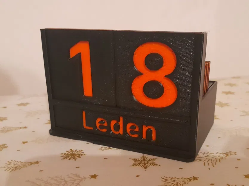 Lịch để bàn – tháng và ngày thay đổi - Image 1