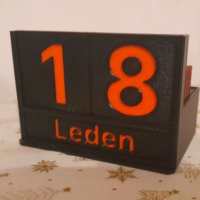 Lịch để bàn – tháng và ngày thay đổi