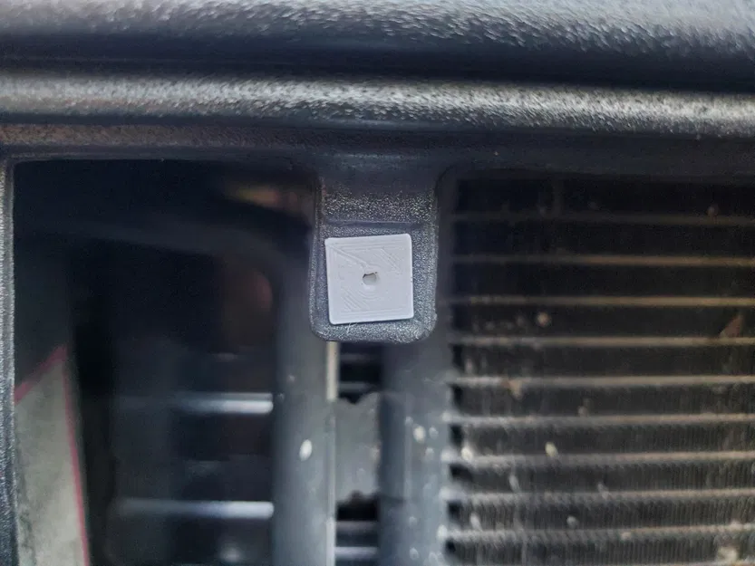 Miếng lót lưới tản nhiệt Jeep XJ Cherokee 97-01 - Image 1