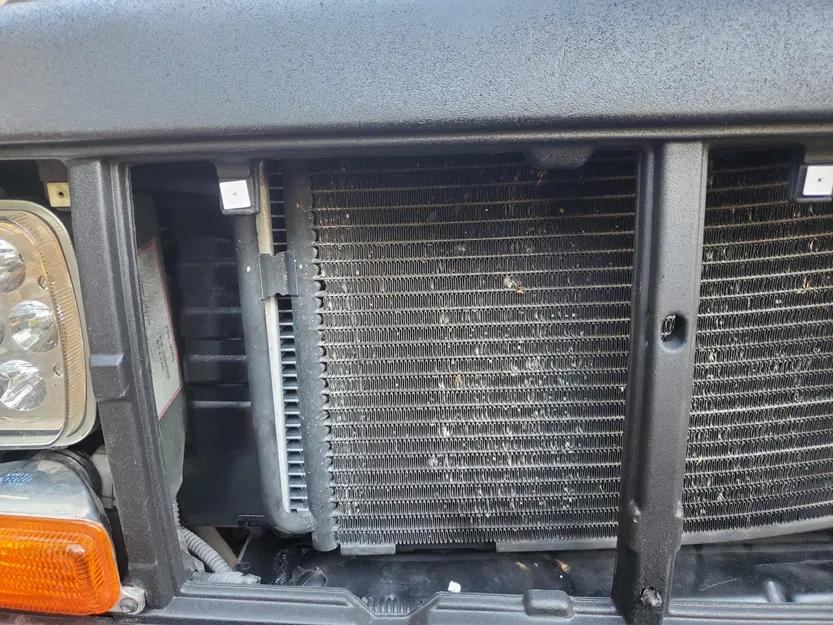Miếng lót lưới tản nhiệt Jeep XJ Cherokee 97-01 - Image 2