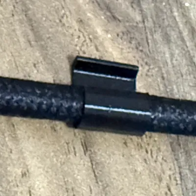 Kẹp giữ cáp Ethernet cho chân tường (baseboard)