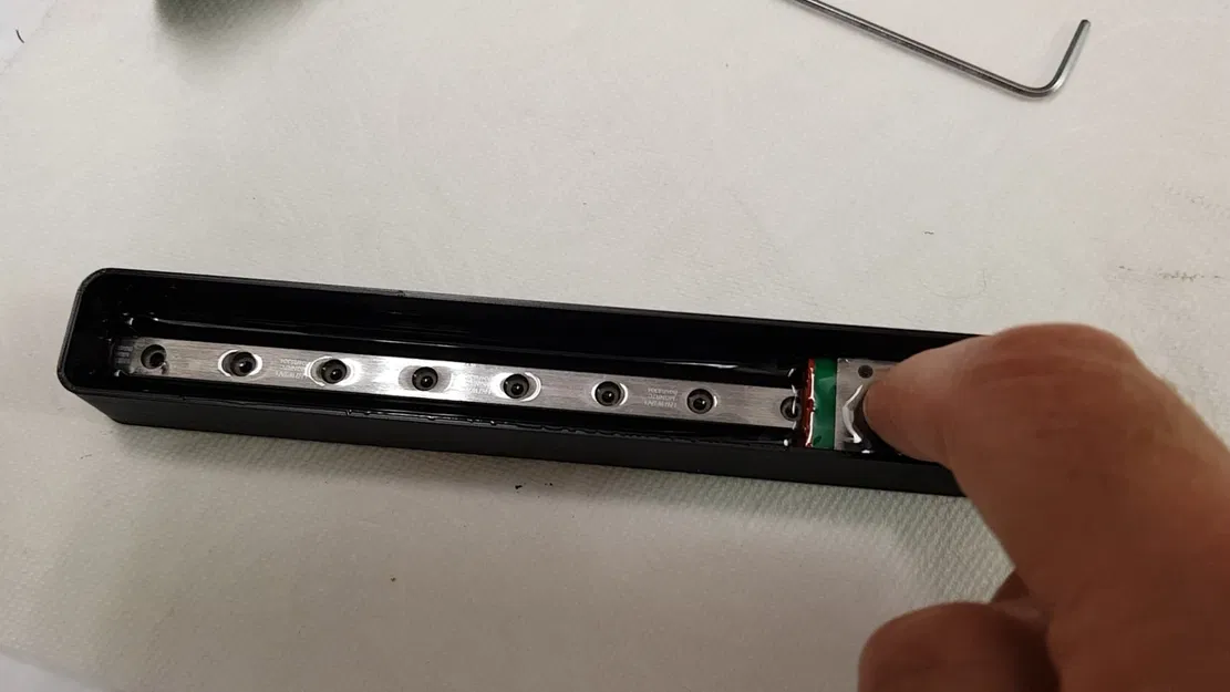 Bồn Rửa Linear Rail – Làm sạch linear rail của bạn - Image 1