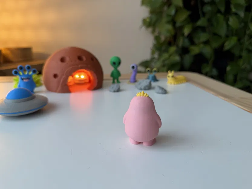 Round Alien — “Plumbo” - Image 2