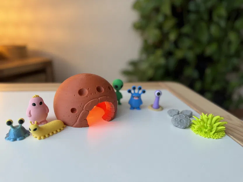 Round Alien — “Plumbo” - Image 3