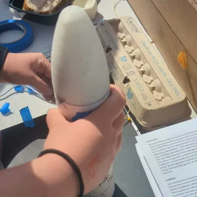 Chóp mũi tên lửa (có khoang chứa Pnut)