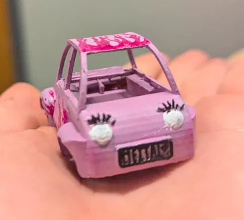 Xe Volkswagen Beetle kèm lông mi (Volkswagen Beetle with lashes) - Image 1