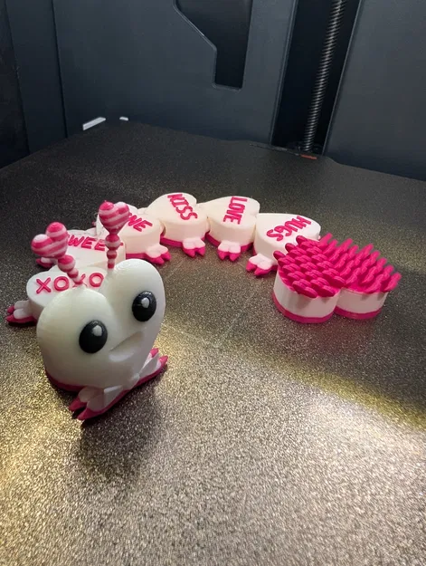 Flexi Valentines Heart Candy Creature - Image 2