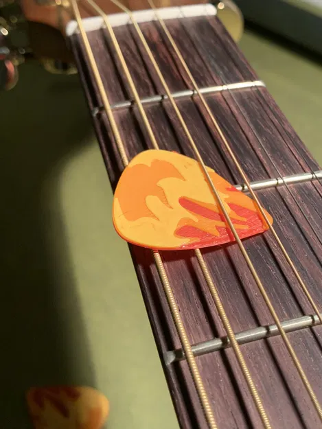 Miếng Gảy Guitar Lửa (Fire Guitar Pick) - Image 1