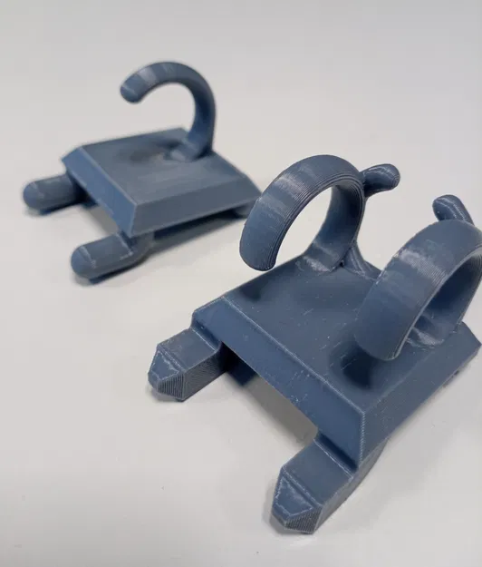 Móc treo áo & giữ dây cáp cắm vào bàn công nghiệp (Manuflex) - Image 1