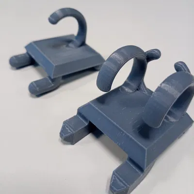 Móc treo áo & giữ dây cáp cắm vào bàn công nghiệp (Manuflex)