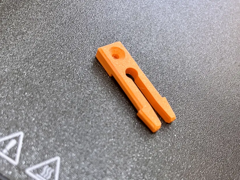 Clip bắt vít ray Carrera 124 xuống tấm đế - Image 1