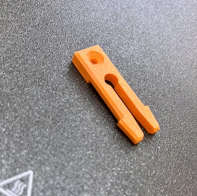 Clip bắt vít ray Carrera 124 xuống tấm đế