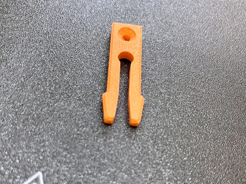 Clip bắt vít ray Carrera 124 xuống tấm đế - Image 2