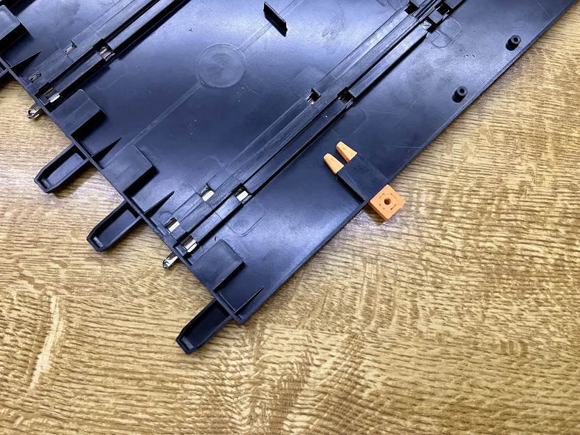 Clip bắt vít ray Carrera 124 xuống tấm đế - Image 4