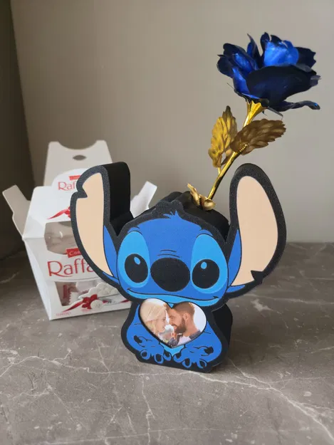 Hộp quà Valentine Stitch – Khung ảnh trái tim & chỗ cắm hoa hồng - Image 1