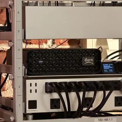 Template huy hiệu HP Z2 Mini G9 (Badge Template)