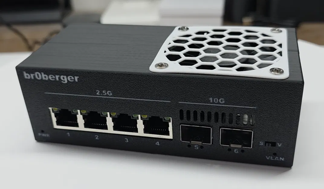 Vỏ Davuaz 10G Switch kèm quạt làm mát / Case with Fan - Image 1