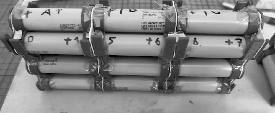 Giá đỡ pin 21700 LiIon cho vỏ Promovec Carrier - Image 1