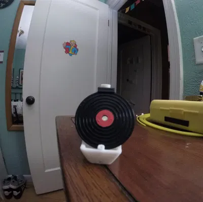 Dây chuyền/mặt dây chuyền dạng đĩa nhạc (record necklace/medalion)