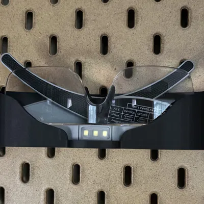 Giá treo Ikea Skadis cho kính lúp Yoctosun có đèn