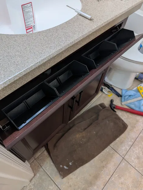 Khay Tip Out Tray cho ngăn kéo giả dưới bồn rửa - Image 1