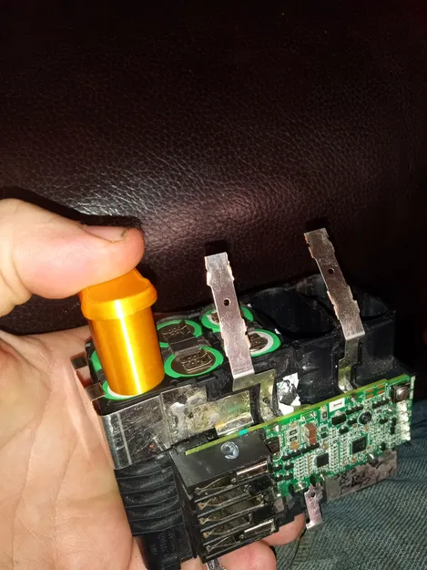 Dụng cụ tháo cell khi rebuild pack M18 (M18 Rebuild Cell Remover) - Image 1