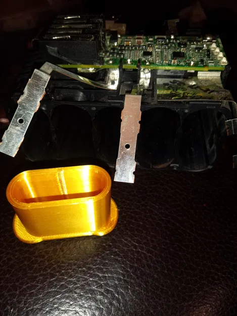 Dụng cụ tháo cell khi rebuild pack M18 (M18 Rebuild Cell Remover) - Image 3