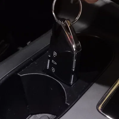 Skoda Enyaq Schlüsselhalter (giá/khay giữ chìa khóa)